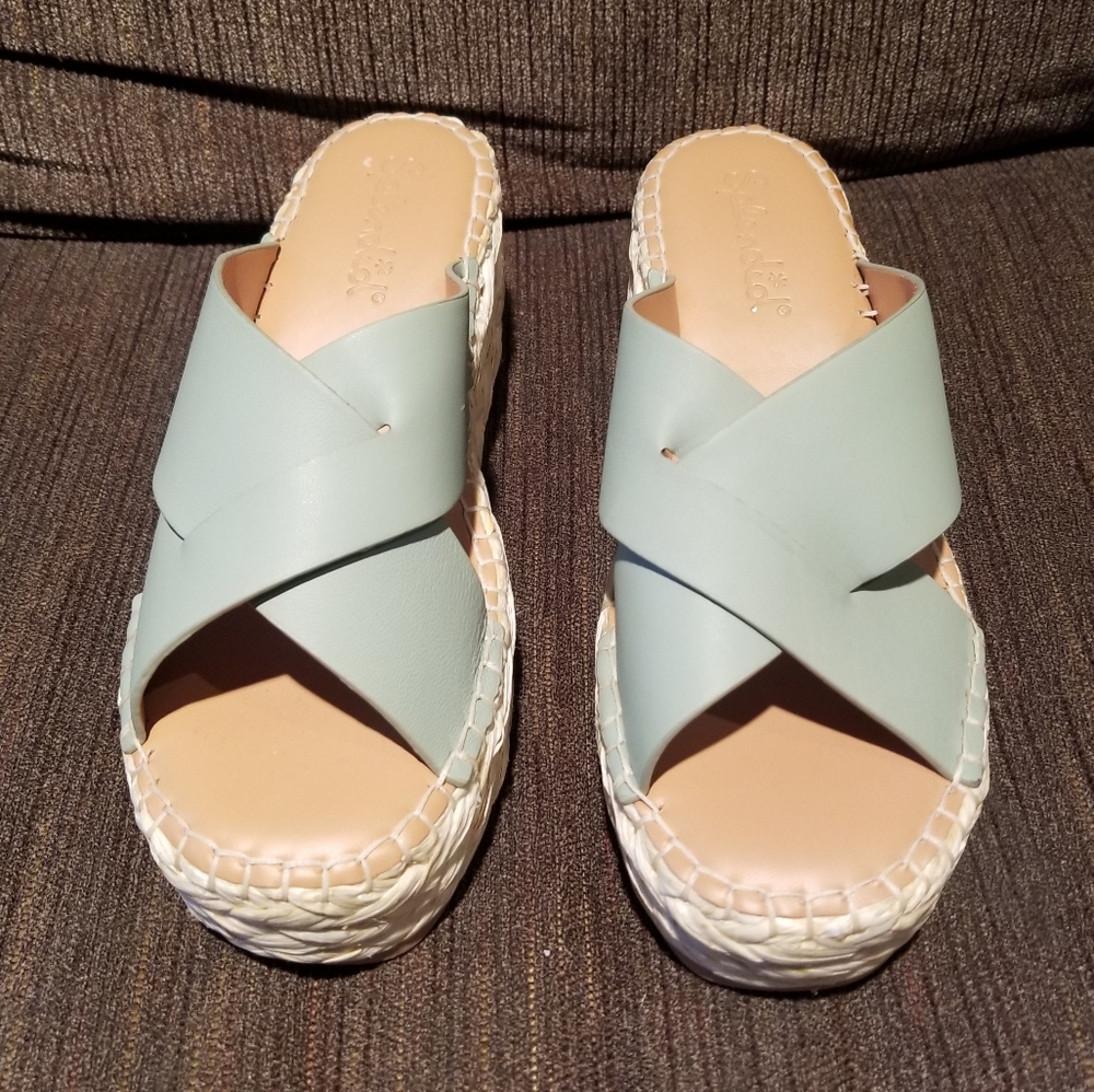 NWOT Splendid Luisa Women's 7.5M. Cross Strap Platforn Sandals Color Aqua Green